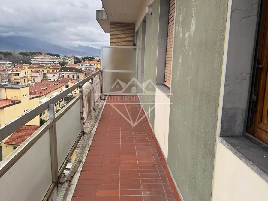 Immagine 12 di Appartamento in vendita  a Carrara