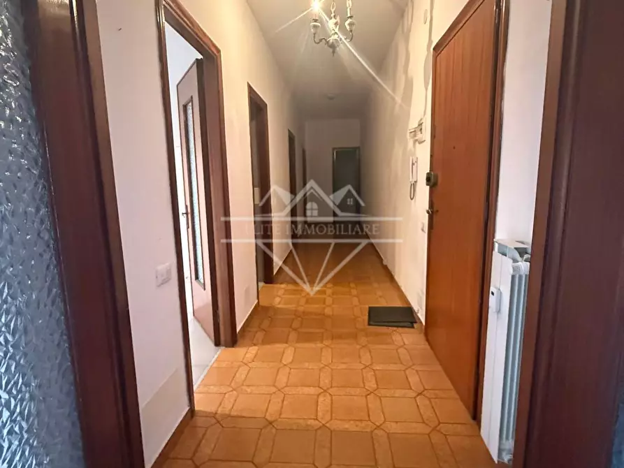 Immagine 11 di Appartamento in vendita  a Carrara