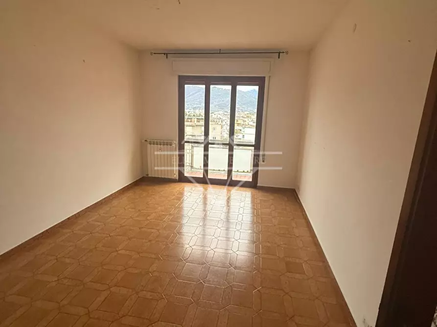 Immagine 10 di Appartamento in vendita  a Carrara