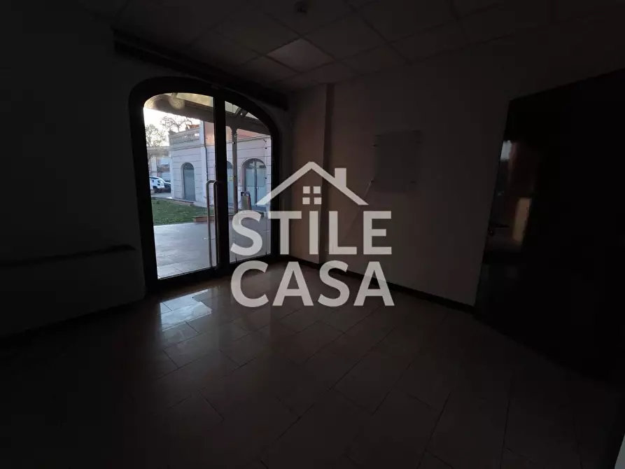 Immagine 6 di Locale commerciale in affitto  a Porcari