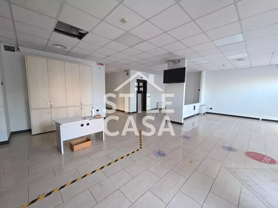 Immagine 12 di Locale commerciale in affitto  a Porcari