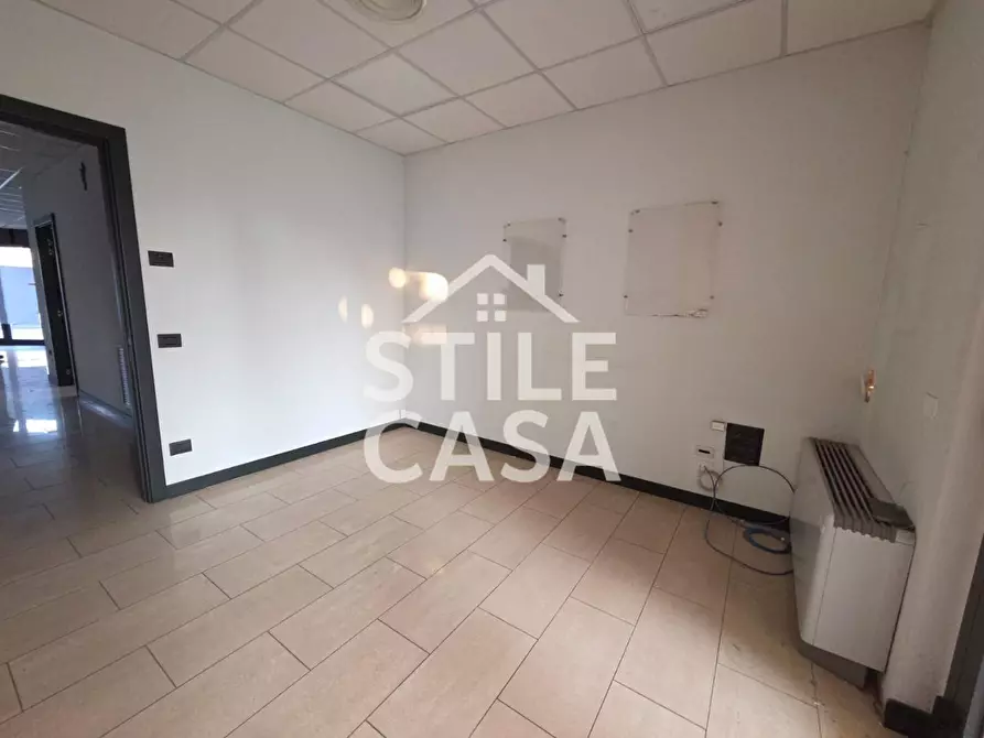 Immagine 3 di Locale commerciale in affitto  a Porcari