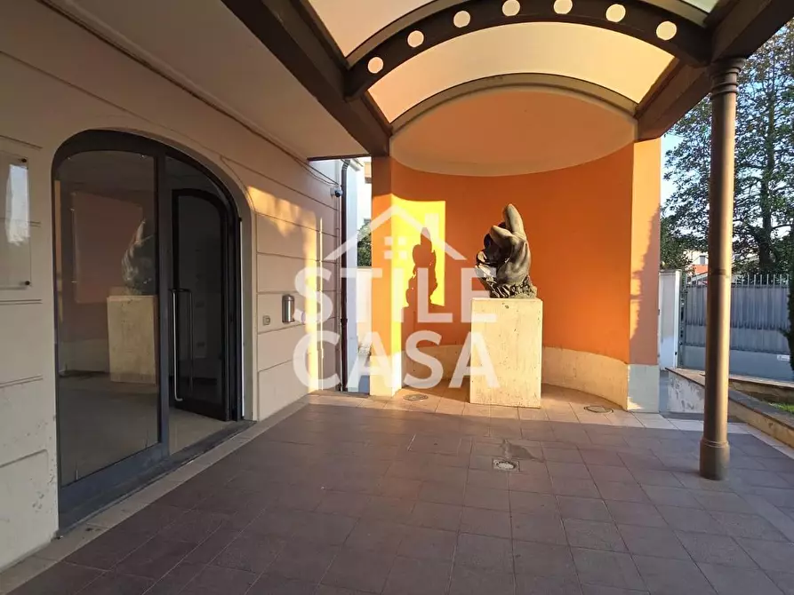 Immagine 13 di Locale commerciale in affitto  a Porcari