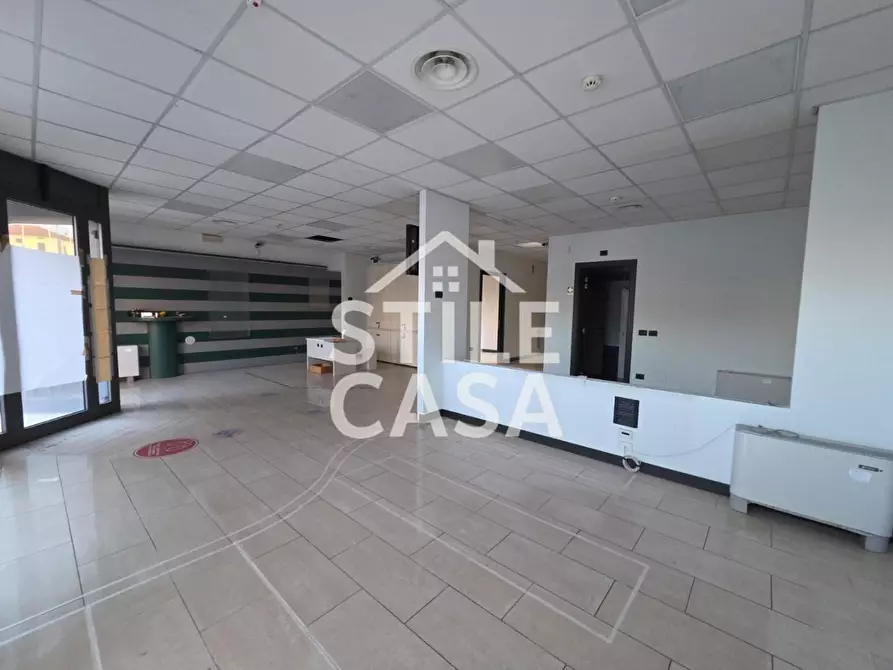 Immagine 1 di Locale commerciale in affitto  a Porcari