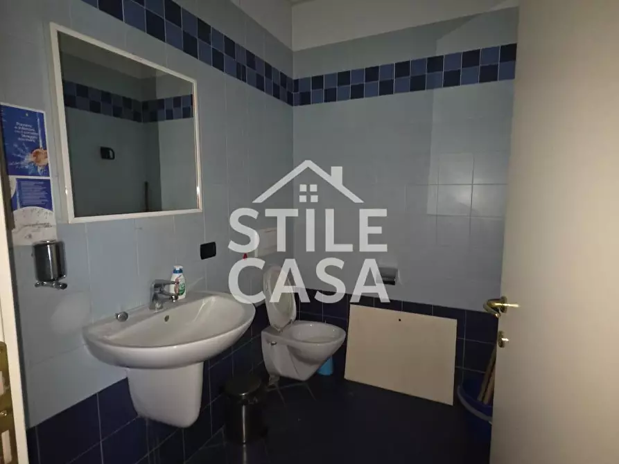 Immagine 11 di Locale commerciale in affitto  a Porcari