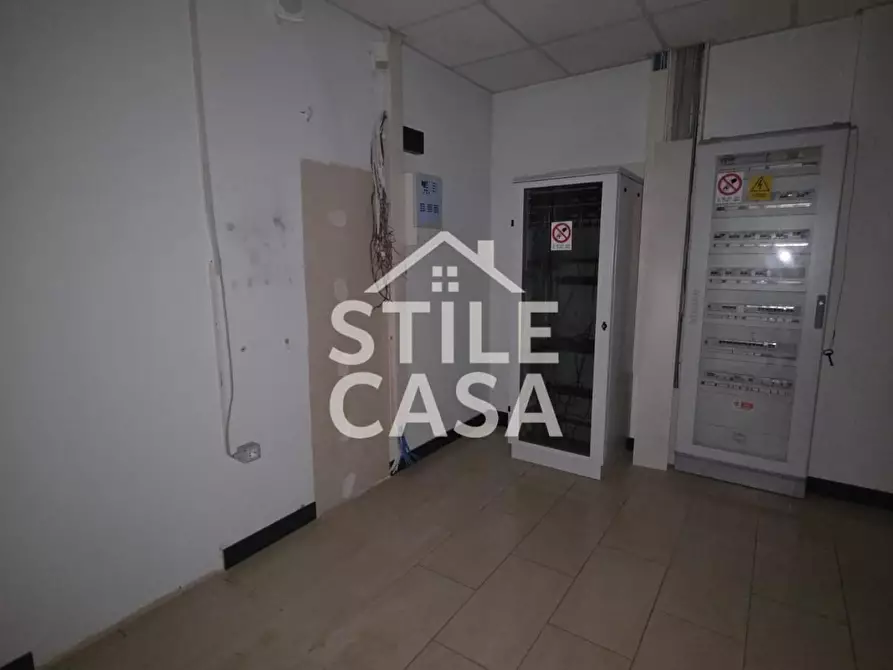 Immagine 2 di Locale commerciale in affitto  a Porcari