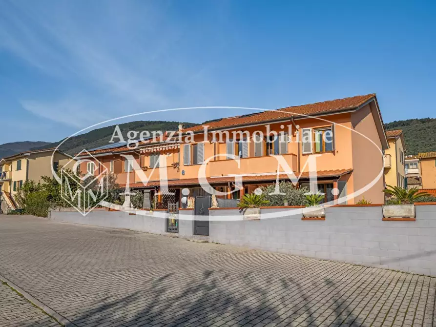 Immagine 37 di Villetta a schiera in vendita  a Buti