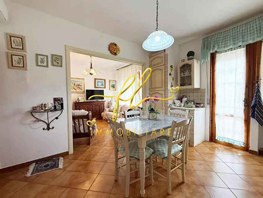 Immagine 2 di Appartamento in vendita  a Cecina