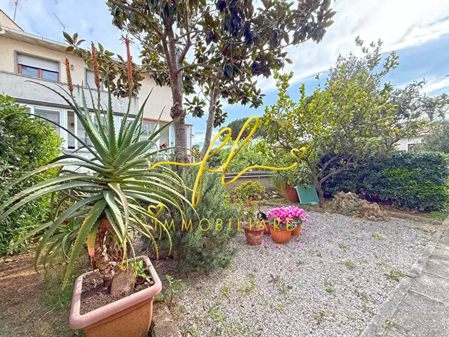 Immagine 32 di Appartamento in vendita  a Cecina