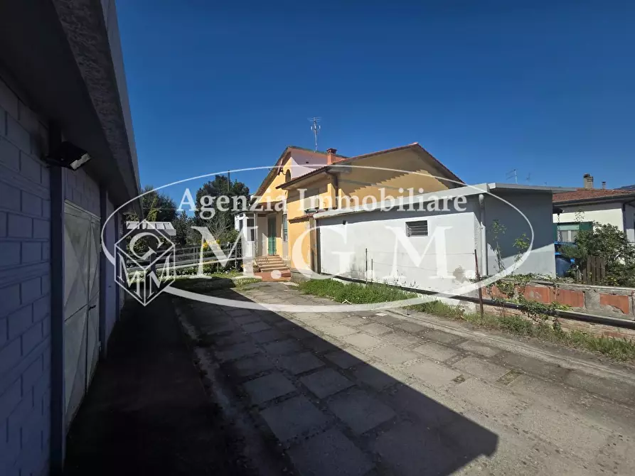 Immagine 23 di Villa in vendita  a Castelfranco Di Sotto