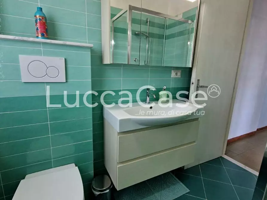 Immagine 22 di Appartamento in vendita  a Lucca