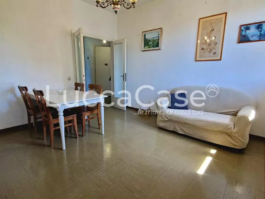 Immagine 2 di Appartamento in vendita  a Lucca