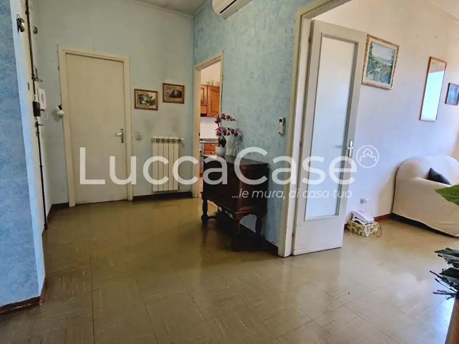 Immagine 18 di Appartamento in vendita  a Lucca