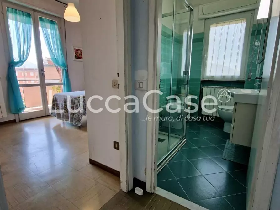 Immagine 21 di Appartamento in vendita  a Lucca
