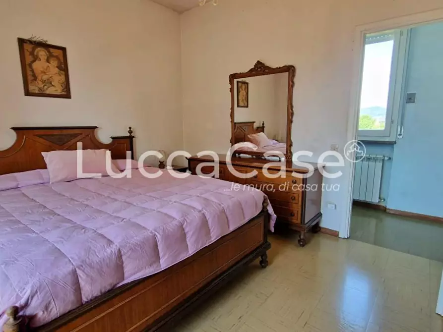Immagine 29 di Appartamento in vendita  a Lucca