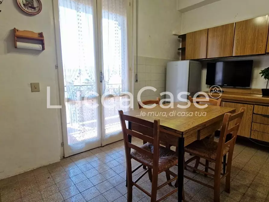 Immagine 11 di Appartamento in vendita  a Lucca
