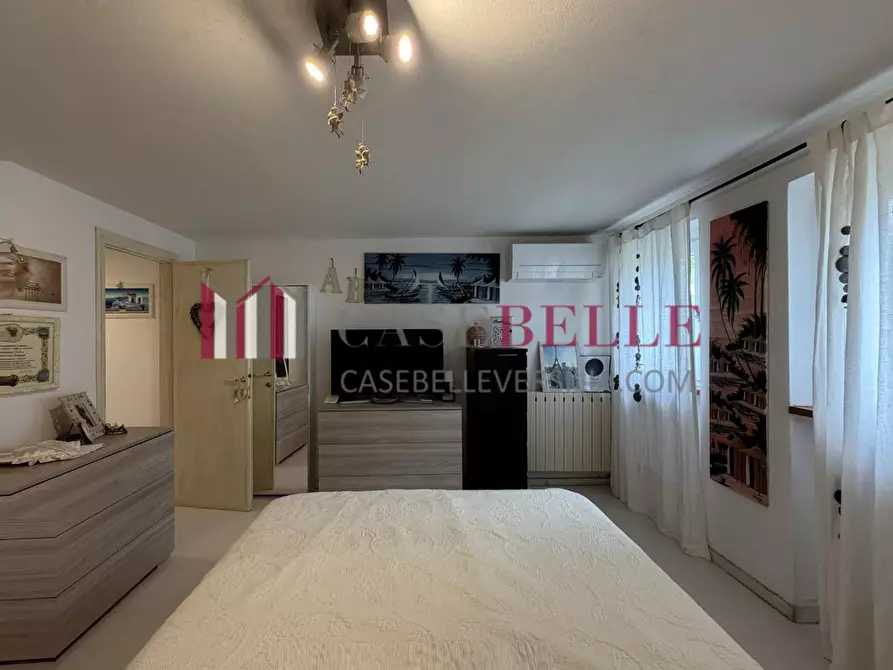 Immagine 51 di Villa in vendita  a Massarosa