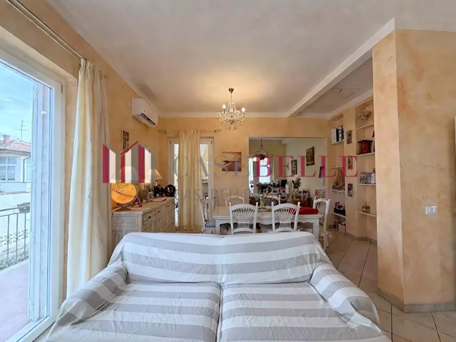 Immagine 5 di Villa in vendita  a Massarosa