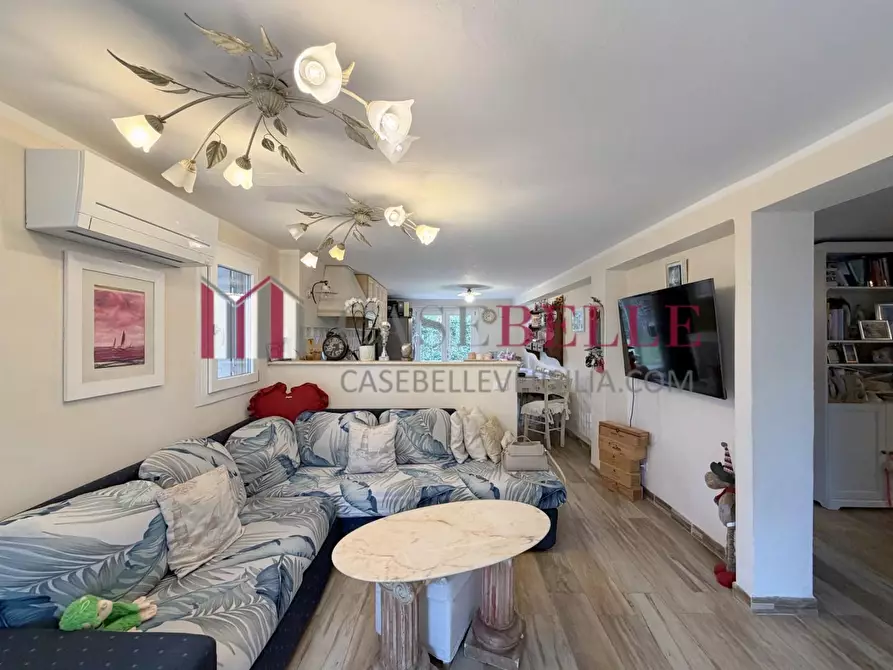 Immagine 37 di Villa in vendita  a Massarosa