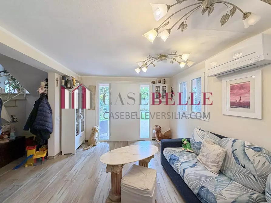 Immagine 42 di Villa in vendita  a Massarosa