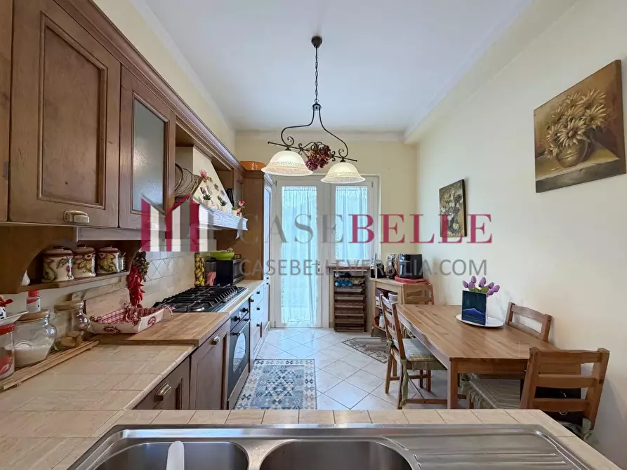 Immagine 9 di Villa in vendita  a Massarosa