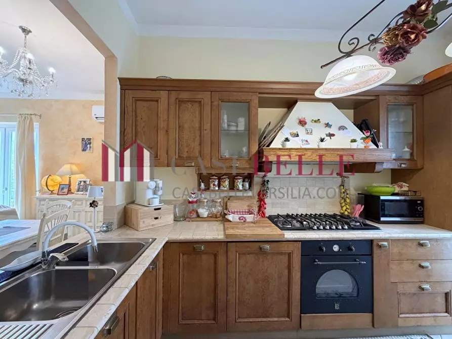 Immagine 10 di Villa in vendita  a Massarosa