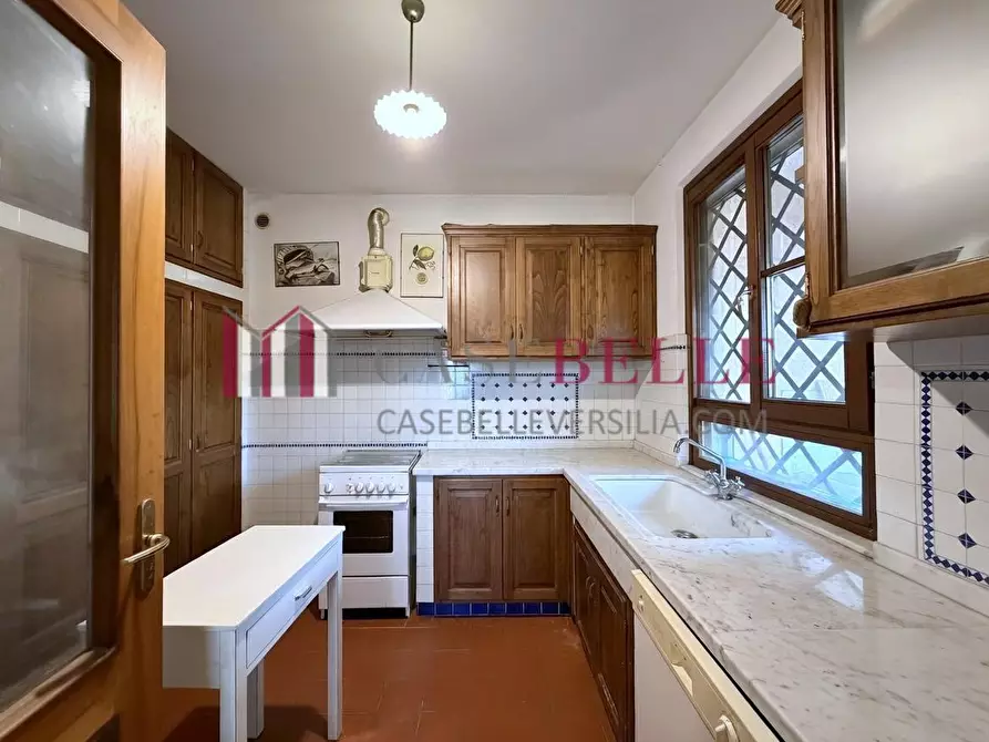 Immagine 12 di Casa trifamiliare in vendita  a Camaiore