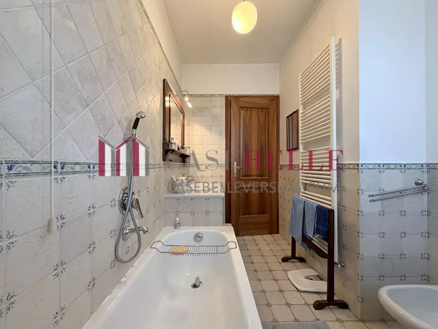 Immagine 35 di Casa trifamiliare in vendita  a Camaiore