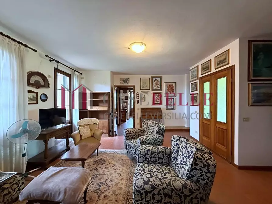 Immagine 8 di Casa trifamiliare in vendita  a Camaiore