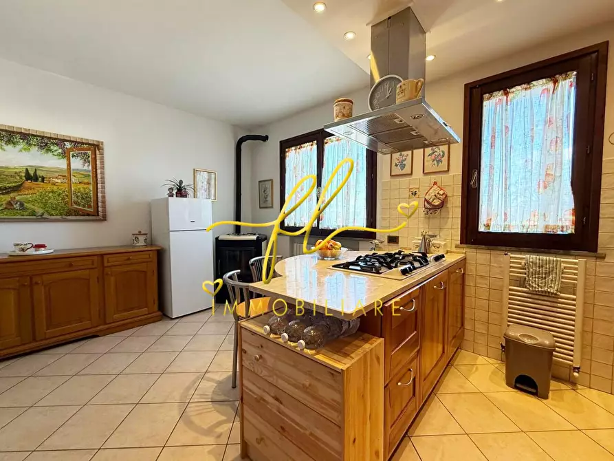 Immagine 10 di Appartamento in vendita  a Cecina