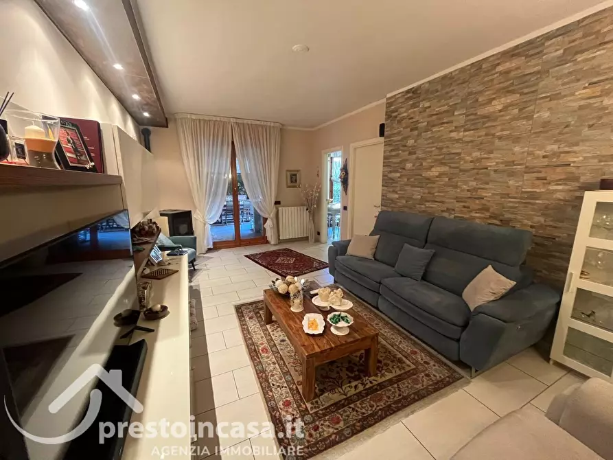 Immagine 1 di Appartamento in vendita  a Viareggio