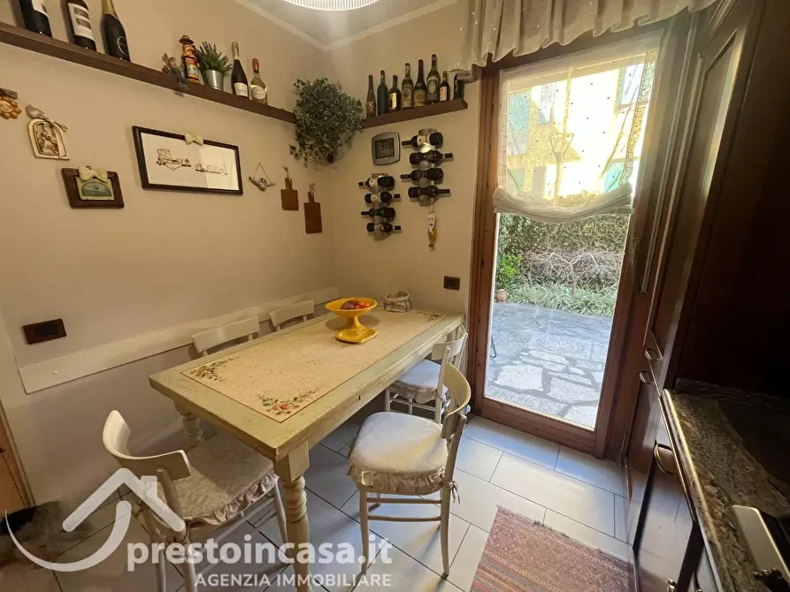 Immagine 6 di Appartamento in vendita  a Viareggio