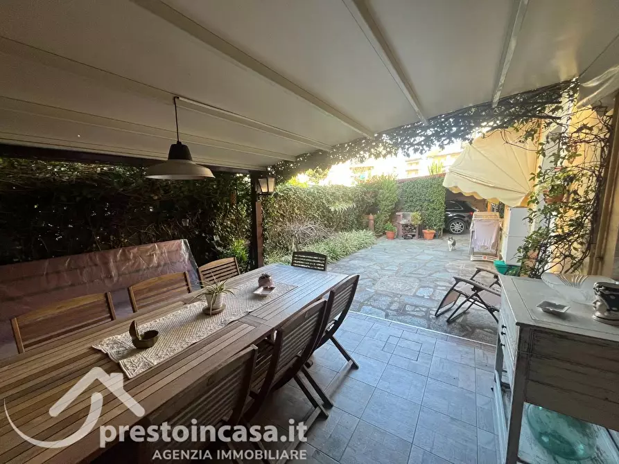 Immagine 7 di Appartamento in vendita  a Viareggio