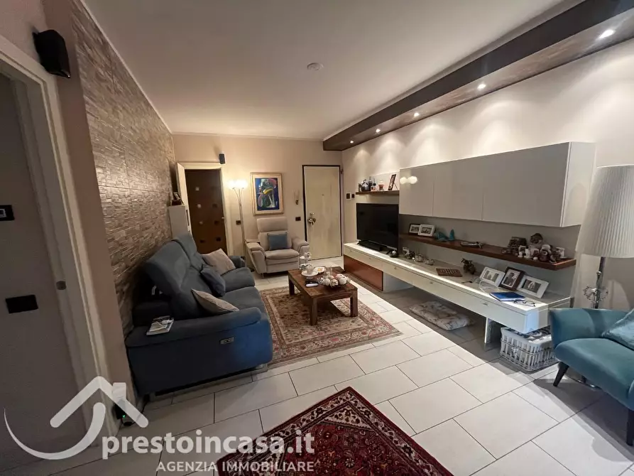 Immagine 2 di Appartamento in vendita  a Viareggio