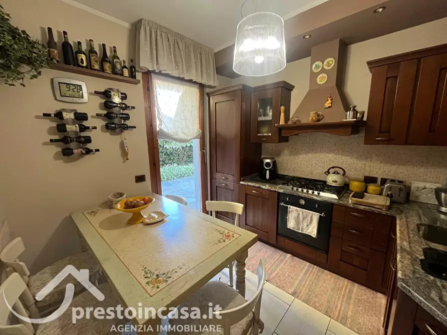 Immagine 4 di Appartamento in vendita  a Viareggio