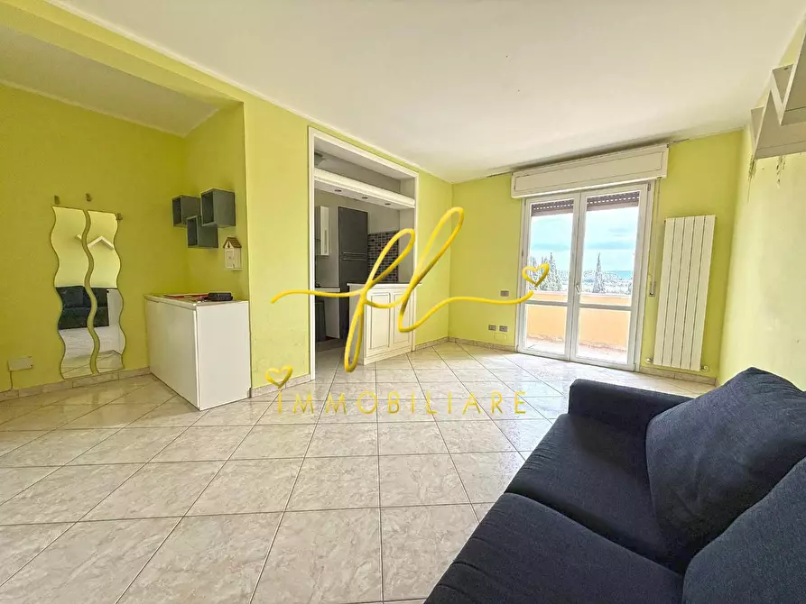 Immagine 1 di Appartamento in vendita  a Cecina