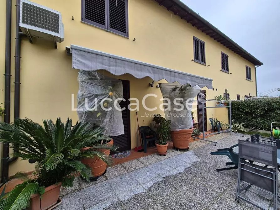 Immagine 29 di Villetta a schiera in vendita  a Capannori