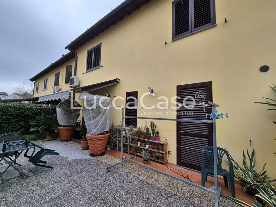 Immagine 32 di Villetta a schiera in vendita  a Capannori
