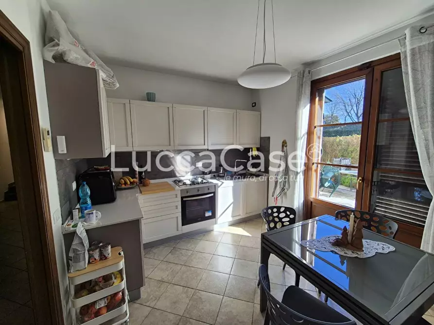 Immagine 2 di Villetta a schiera in vendita  a Capannori