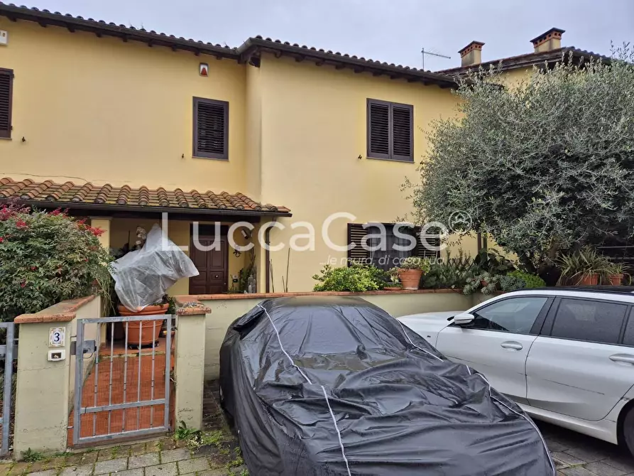 Immagine 30 di Villetta a schiera in vendita  a Capannori