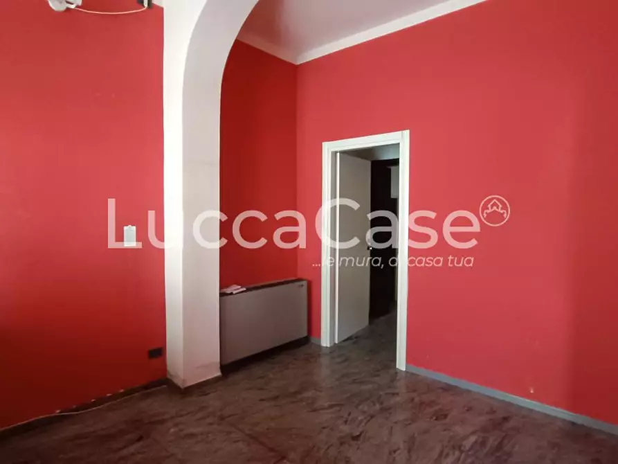 Immagine 6 di Locale commerciale in affitto  a Lucca