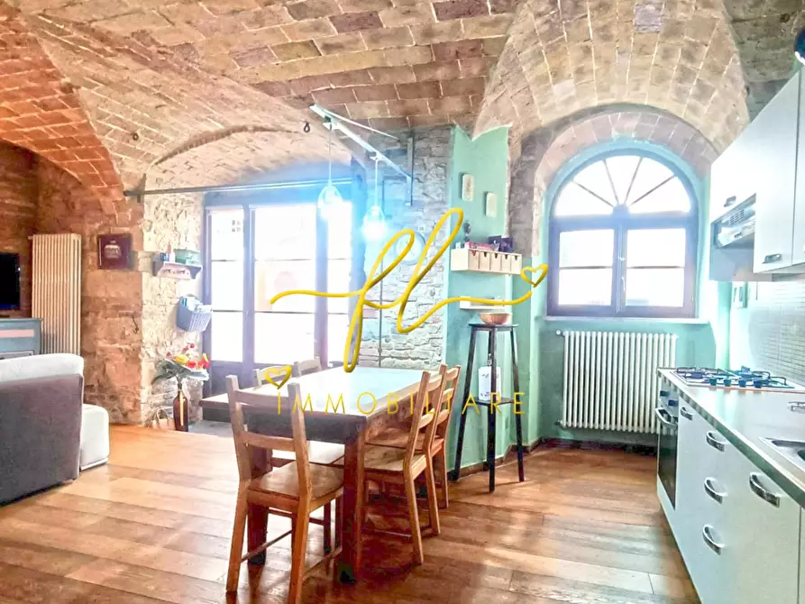 Immagine 2 di Appartamento in vendita  a Pomarance