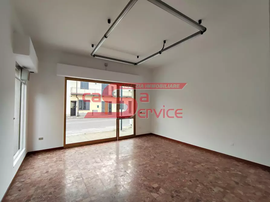 Immagine 1 di Locale commerciale in affitto  a Pieve A Nievole