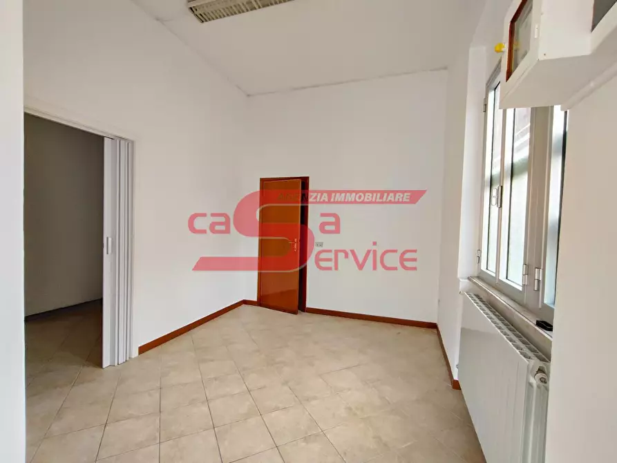 Immagine 5 di Locale commerciale in affitto  a Pieve A Nievole