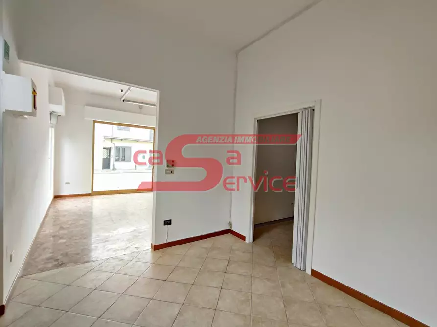 Immagine 2 di Locale commerciale in affitto  a Pieve A Nievole