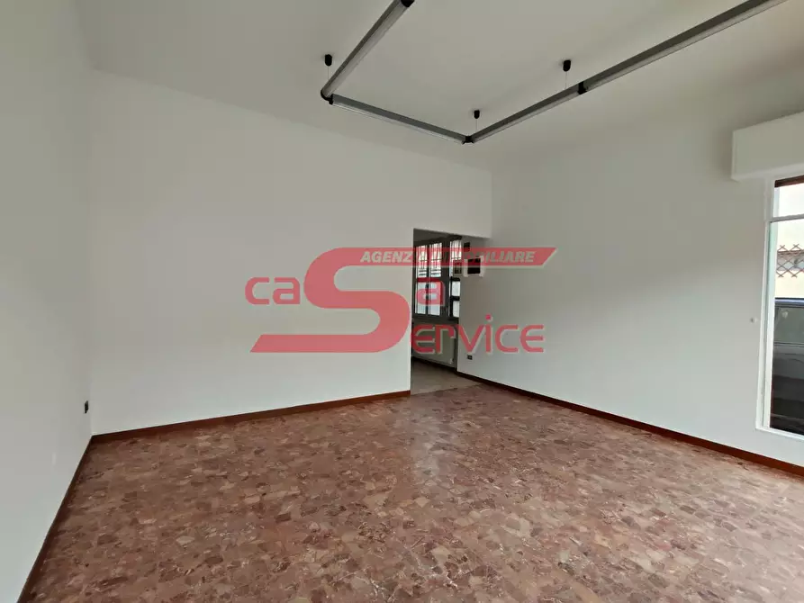 Immagine 4 di Locale commerciale in affitto  a Pieve A Nievole