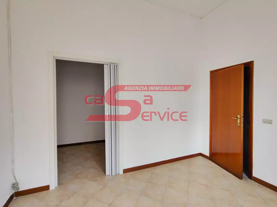 Immagine 6 di Locale commerciale in affitto  a Pieve A Nievole