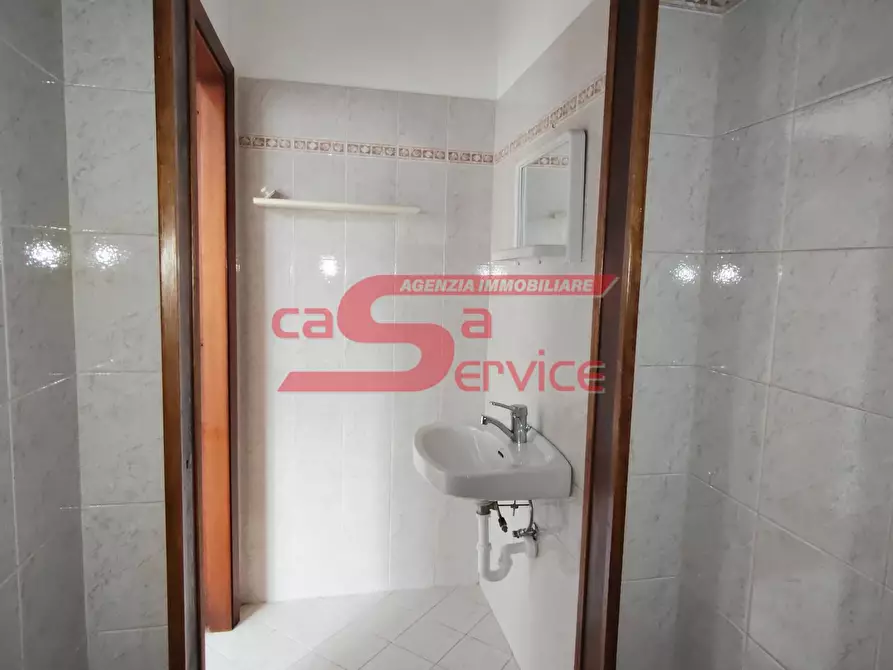 Immagine 10 di Locale commerciale in affitto  a Pieve A Nievole