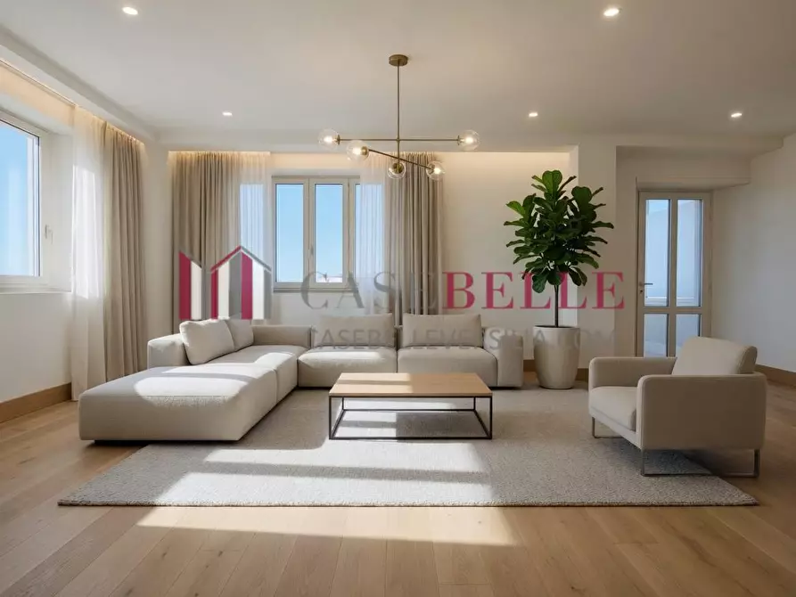 Immagine 1 di Casa bifamiliare in vendita  a Camaiore
