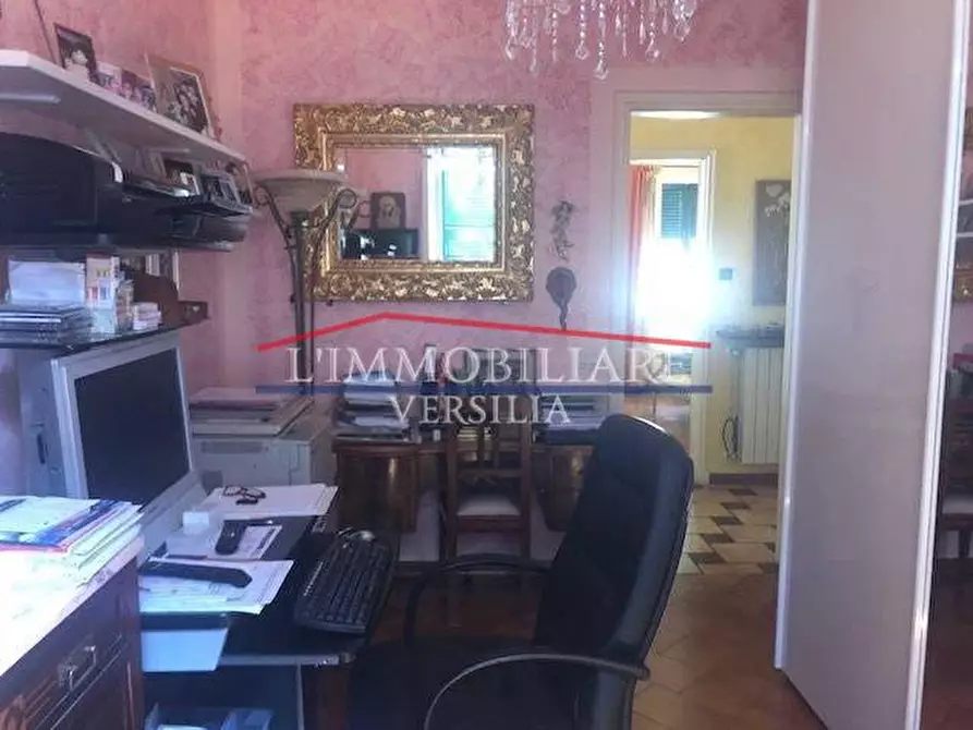 Immagine 17 di Villa in vendita  a Massa